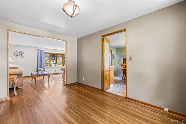 10 Meadow Lea Drive, Lancaster, NY 14086