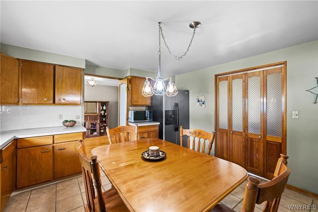 10 Meadow Lea Drive, Lancaster, NY 14086