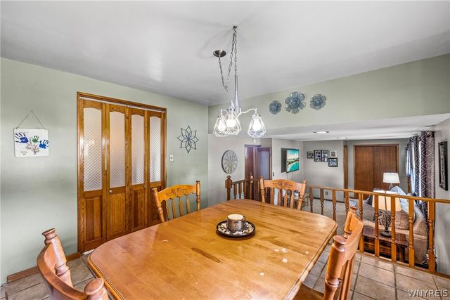 10 Meadow Lea Drive, Lancaster, NY 14086