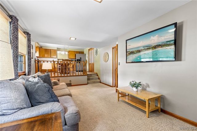 10 Meadow Lea Drive, Lancaster, NY 14086