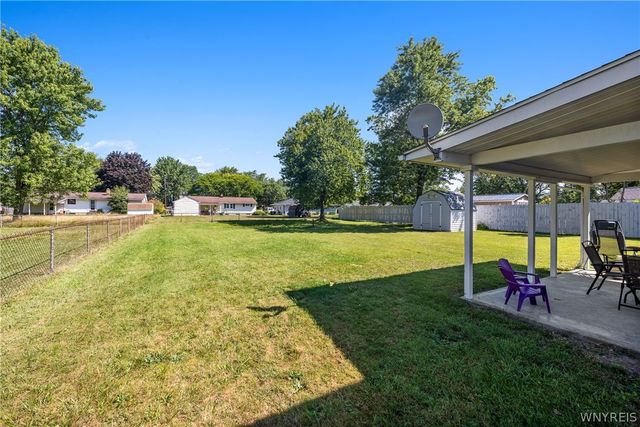 10 Meadow Lea Drive, Lancaster, NY 14086