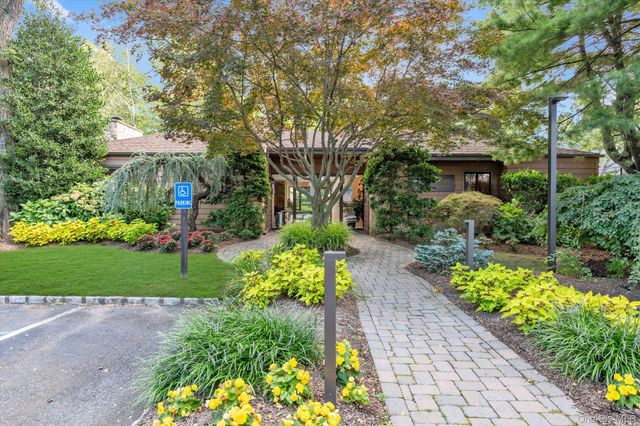 47 Northgate Circle, Melville, NY 11747