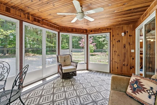 5 Geryk Ct, Southampton, MA 01073