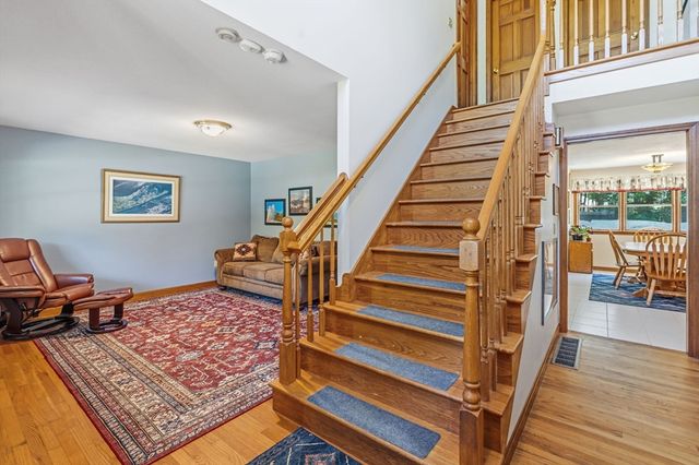 5 Geryk Ct, Southampton, MA 01073