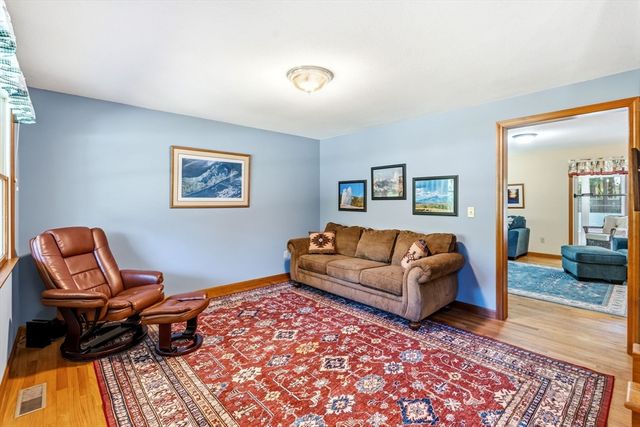 5 Geryk Ct, Southampton, MA 01073