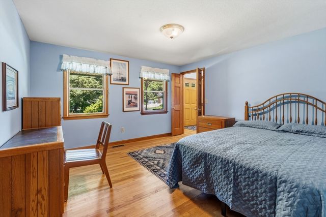 5 Geryk Ct, Southampton, MA 01073