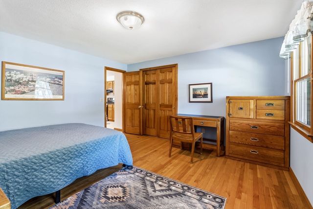 5 Geryk Ct, Southampton, MA 01073