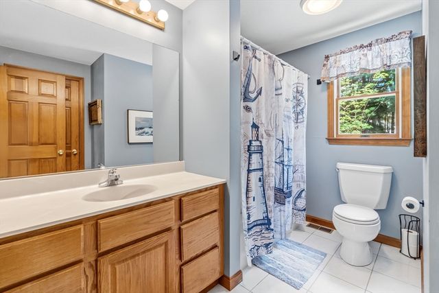 5 Geryk Ct, Southampton, MA 01073