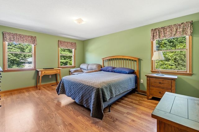 5 Geryk Ct, Southampton, MA 01073