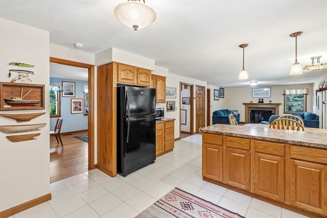 5 Geryk Ct, Southampton, MA 01073