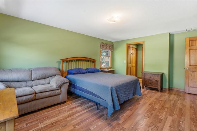 5 Geryk Ct, Southampton, MA 01073