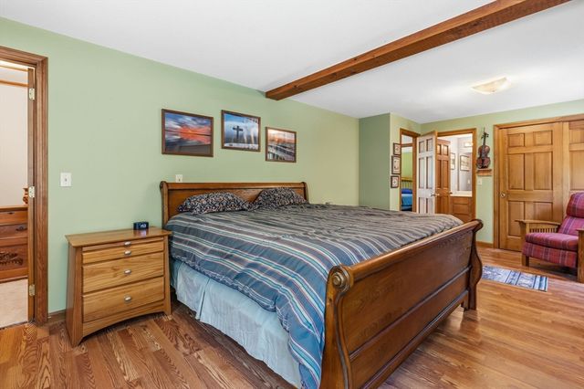 5 Geryk Ct, Southampton, MA 01073