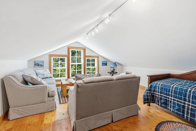 5 Geryk Ct, Southampton, MA 01073