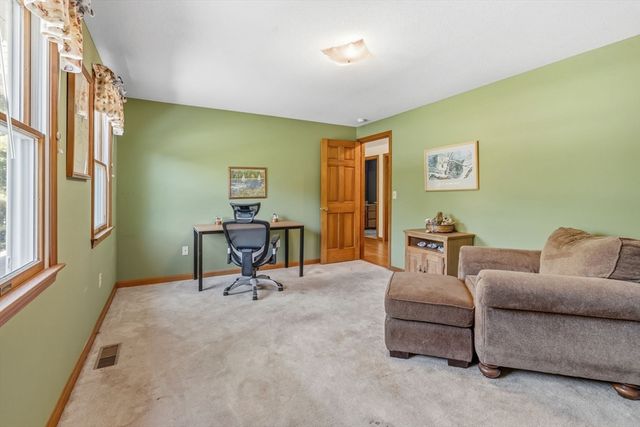 5 Geryk Ct, Southampton, MA 01073