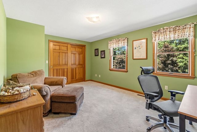 5 Geryk Ct, Southampton, MA 01073