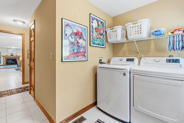 5 Geryk Ct, Southampton, MA 01073