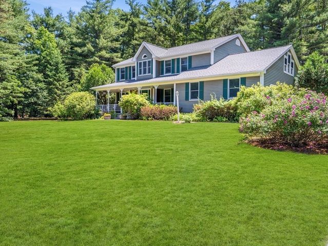 5 Geryk Ct, Southampton, MA 01073