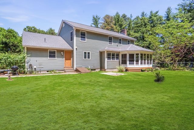 5 Geryk Ct, Southampton, MA 01073