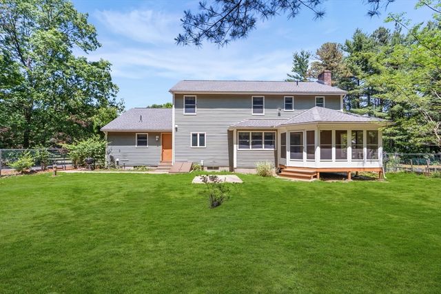 5 Geryk Ct, Southampton, MA 01073