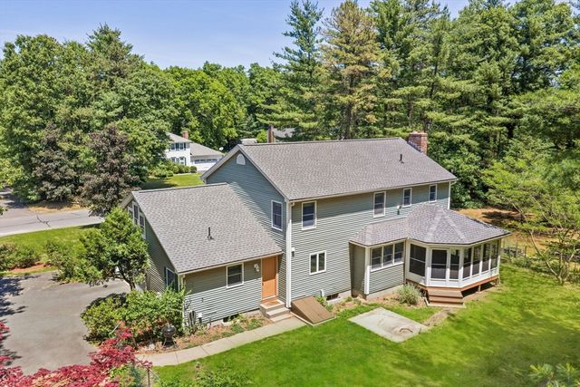 5 Geryk Ct, Southampton, MA 01073