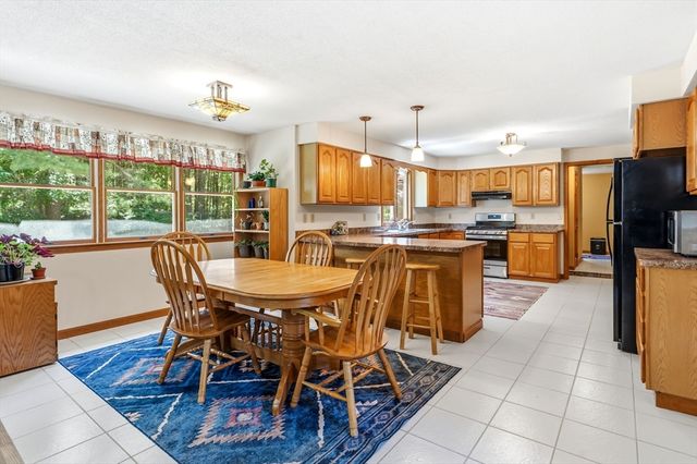5 Geryk Ct, Southampton, MA 01073