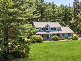 5 Geryk Ct, Southampton, MA 01073