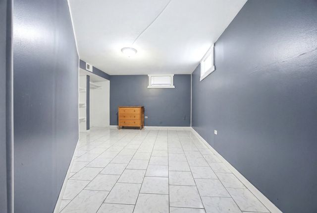 904 Chippewa Drive, Elgin, IL 60120