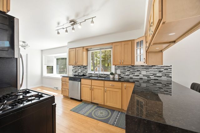 904 Chippewa Drive, Elgin, IL 60120