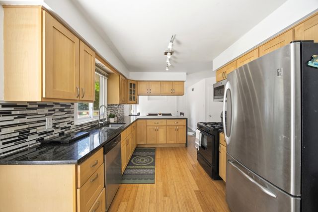904 Chippewa Drive, Elgin, IL 60120