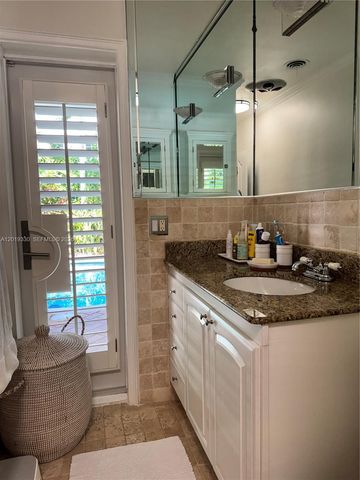 125 W Sunrise Ave, Coral Gables, FL 33133