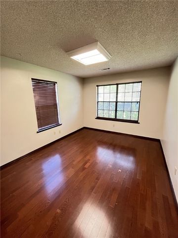 2153 Loren Circle, Fayetteville, AR 72701