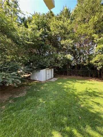 2153 Loren Circle, Fayetteville, AR 72701