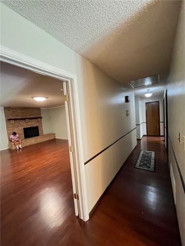 2153 Loren Circle, Fayetteville, AR 72701