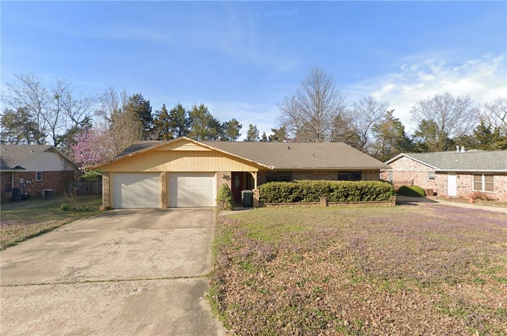 2153 Loren Circle, Fayetteville, AR 72701