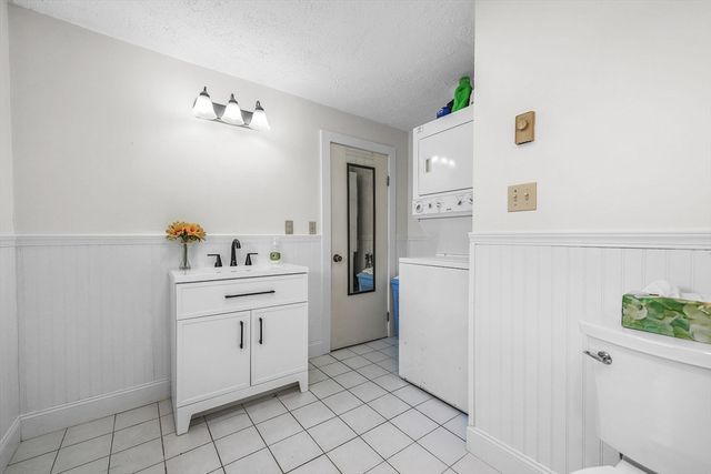 8 Barnes St, Wareham, MA 02571