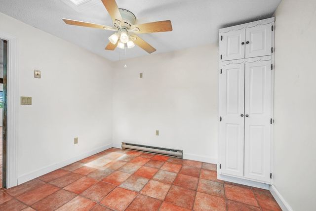 8 Barnes St, Wareham, MA 02571