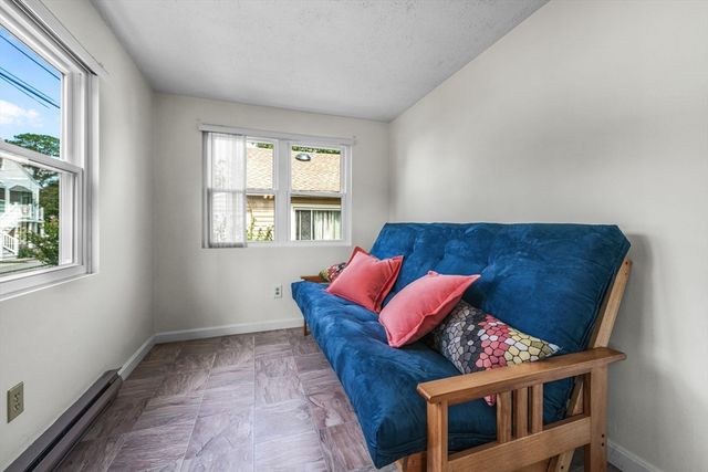 8 Barnes St, Wareham, MA 02571