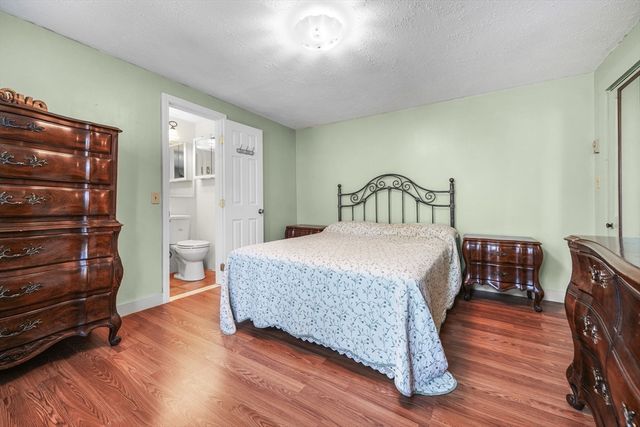 8 Barnes St, Wareham, MA 02571