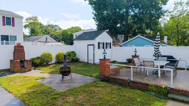8 Barnes St, Wareham, MA 02571