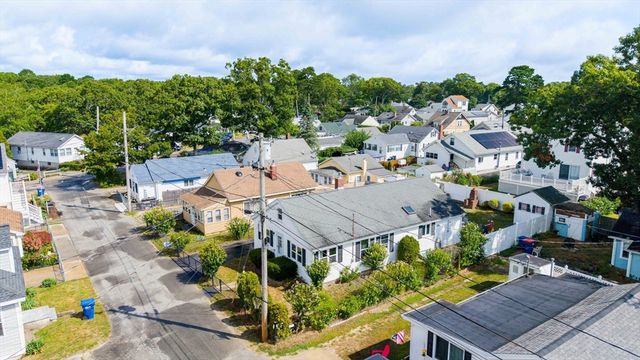 8 Barnes St, Wareham, MA 02571