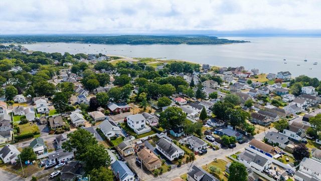8 Barnes St, Wareham, MA 02571