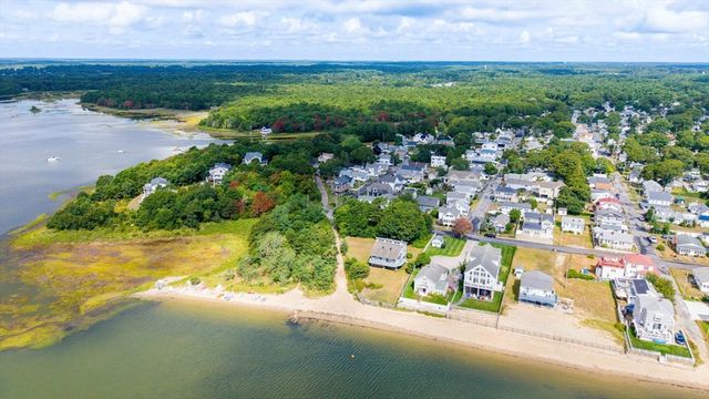 8 Barnes St, Wareham, MA 02571