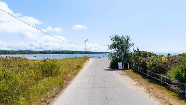 8 Barnes St, Wareham, MA 02571