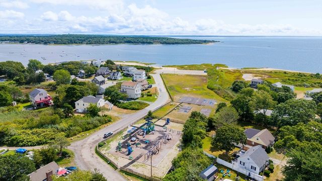 8 Barnes St, Wareham, MA 02571