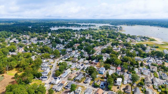 8 Barnes St, Wareham, MA 02571