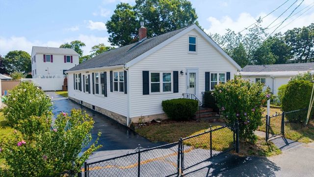 8 Barnes St, Wareham, MA 02571