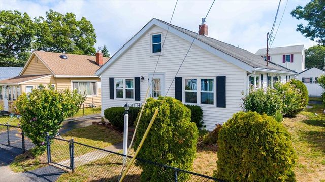 8 Barnes St, Wareham, MA 02571