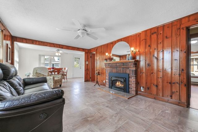 8 Barnes St, Wareham, MA 02571