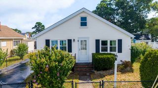 8 Barnes St, Wareham, MA 02571