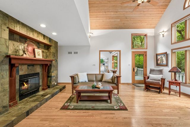 14 Brierwoods Lane, Hawthorn Woods, IL 60047